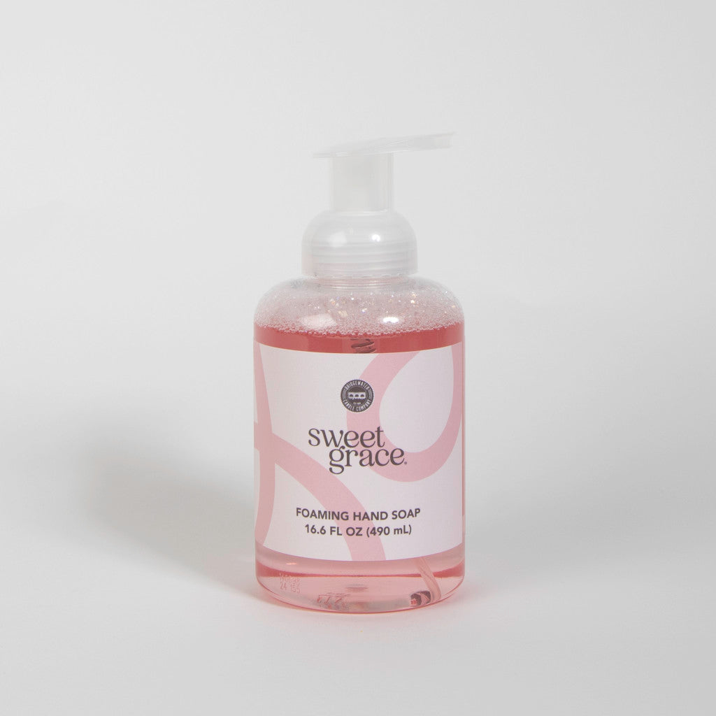 490 mL), infused with moisturizing aloe and oriental fragrance, is shown on a plain white background.